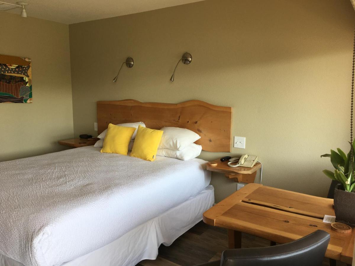 Shores Hotel 2*